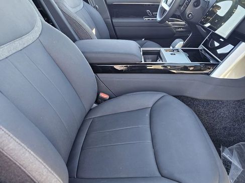 New 2025 Land Rover Range Rover SE image 9