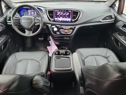Used 2021 Chrysler Pacifica Touring-L w/ Premium & Safety Sphere Group FWD image 10
