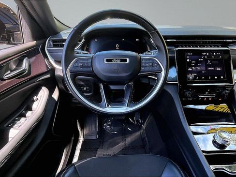 Certified 2022 Jeep Grand Cherokee Altitude AWD/4WD image 5