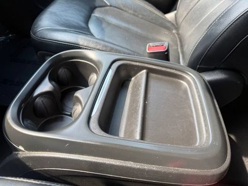 Used 2019 Chrysler Pacifica Touring-L w/ S Appearance Package FWD image 33