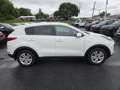 Used 2018 Kia Sportage LX AWD/4WD image 2