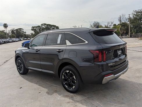 Certified 2025 Kia Sorento S w/ Panoramic Sunroof Package image 7