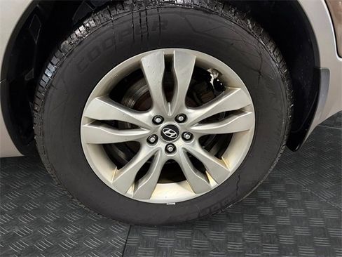 Used 2012 Hyundai Veracruz Limited w/ Entertainment Pkg image 14