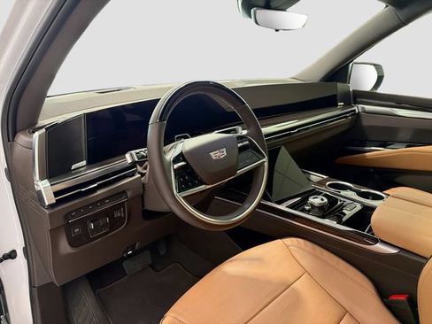 Certified 2026 Cadillac Escalade ESV Luxury AWD/4WD image 9