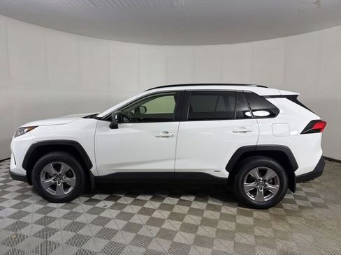 Used 2022 Toyota RAV4 LE AWD/4WD image 4