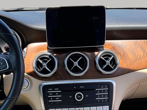 Used 2019 Mercedes-Benz GLA 250 4MATIC image 6