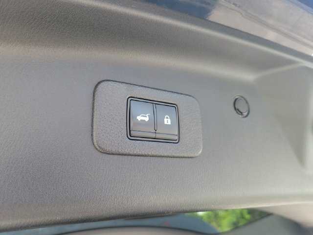 Used 2022 Nissan Armada SL w/ Midnight Edition Package RWD image 10