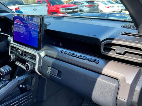 Certified 2024 Toyota Tacoma TRD Sport w/ TRD Sport Premium Package AWD/4WD image 18