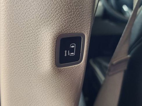 Used 2023 Chrysler Pacifica Limited FWD image 21