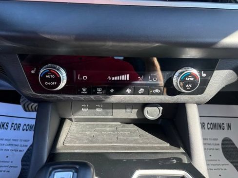 Used 2025 Mitsubishi Outlander SE FWD image 18