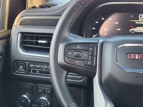 Used 2024 GMC Yukon XL SLT w/ SLT Luxury Package image 28