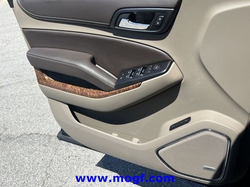 Used 2020 Chevrolet Suburban Premier image 16