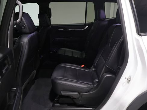 Used 2024 GMC Acadia Elevation AWD/4WD image 16