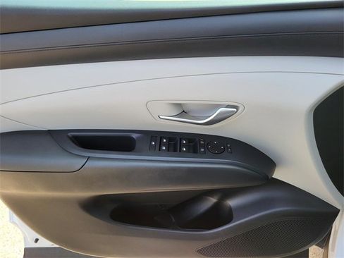 Certified 2025 Hyundai Tucson SE image 15
