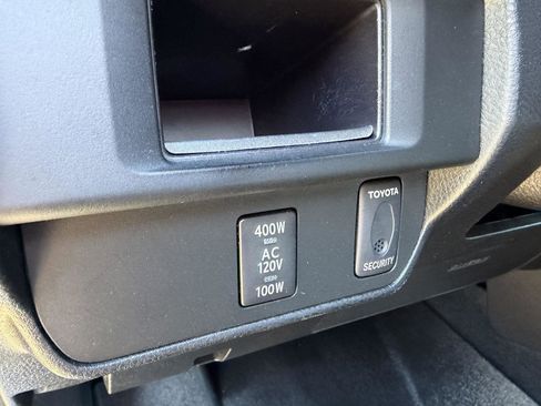 Used 2016 Toyota Tacoma TRD Sport image 32