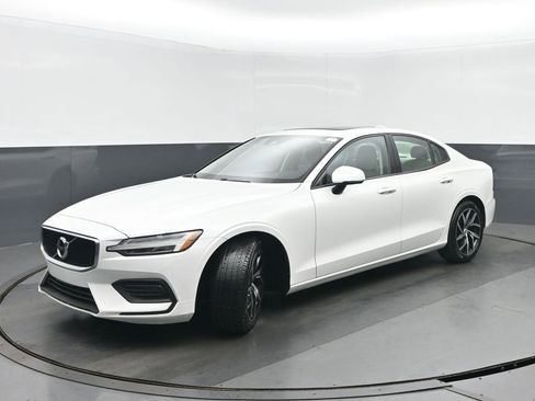 Used 2019 Volvo S60 T5 Momentum w/ Premium Package FWD image 7