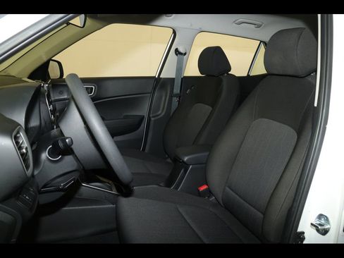 Used 2026 Hyundai Venue SE image 23