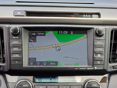 Used 2017 Toyota RAV4 XLE AWD/4WD image 27