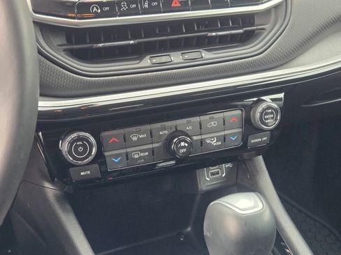 Used 2022 Jeep Compass Trailhawk w/ Trailhawk Convenience Group image 35