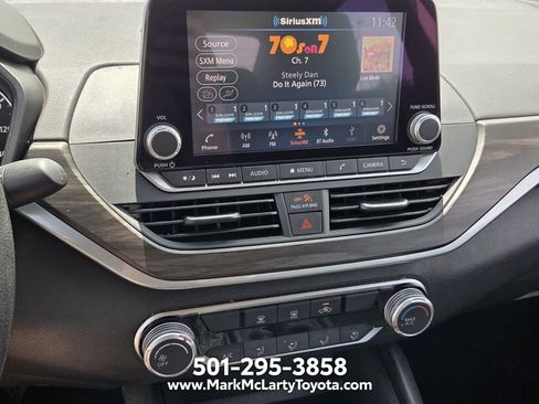 Used 2025 Nissan Altima 2.5 SV FWD image 17