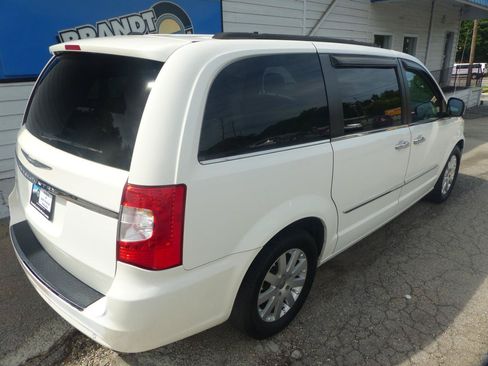 Used 2012 Chrysler Town & Country Touring-L w/ Driver Convenience Group FWD image 5