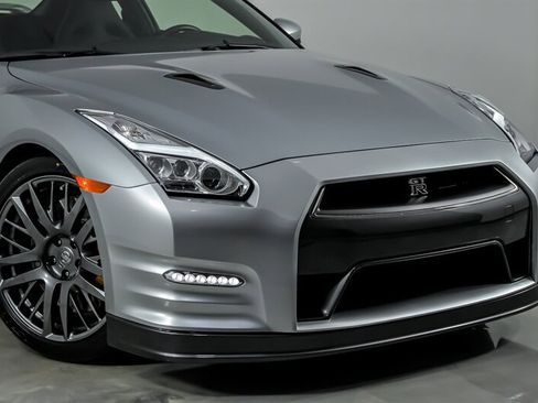 Used 2016 Nissan GT-R Premium AWD/4WD image 3