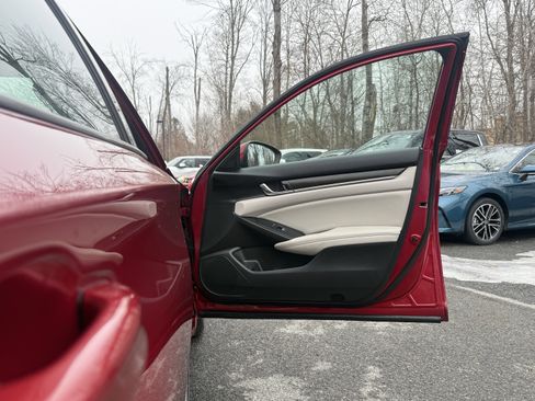 Used 2018 Honda Accord EX image 40