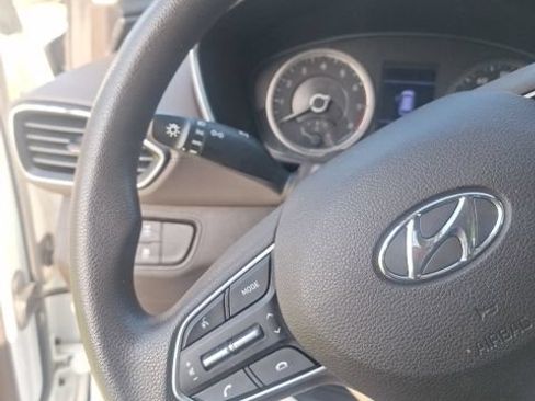 Used 2019 Hyundai Santa Fe SE AWD/4WD image 12