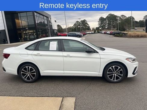 Certified 2025 Volkswagen Jetta Sport image 4