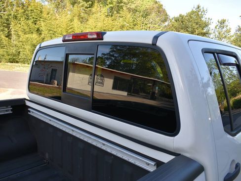Used 2018 Nissan Frontier SV w/ Value Truck Package AWD/4WD image 31