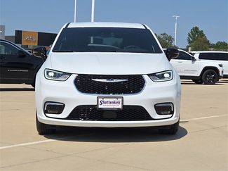 New 2026 Chrysler Pacifica Select video 2