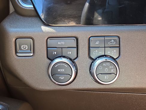 Used 2024 GMC Sierra 1500 SLT w/ SLT Premium Plus Package AWD/4WD image 27