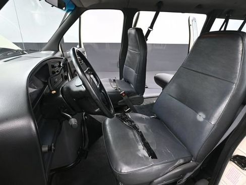 Used 1995 Ford E-150 and Econoline 150 Club Wagon RWD image 19