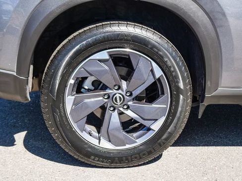 Used 2025 Nissan Rogue SV FWD image 9