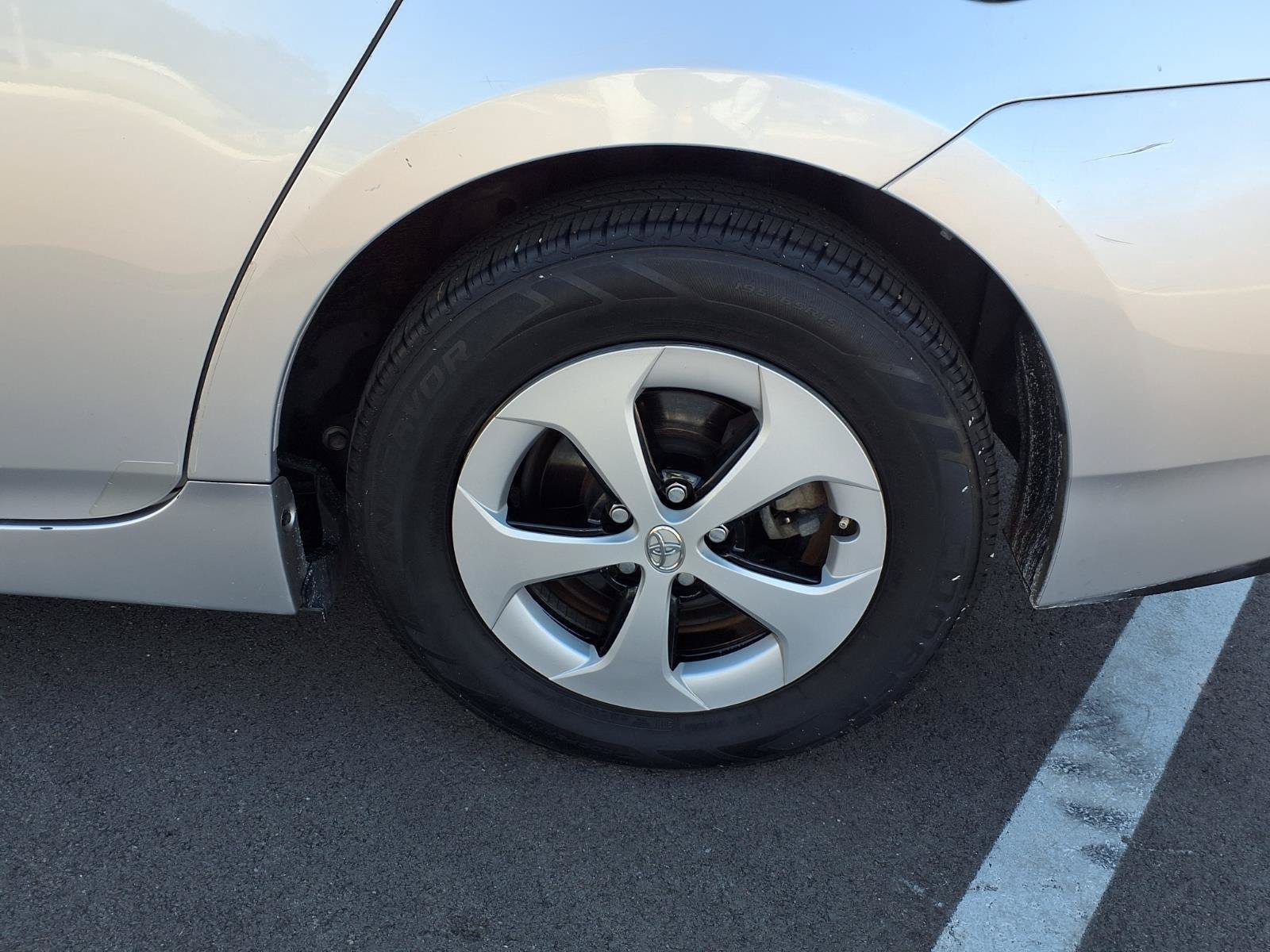 Used 2015 Toyota Prius Four FWD image 19