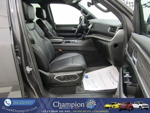 Used 2023 Jeep Wagoneer L Series II AWD/4WD image 44