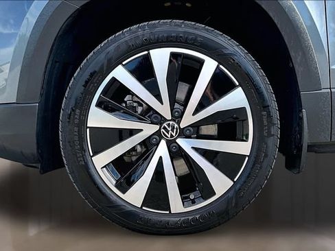 Used 2023 Volkswagen Taos SE FWD image 29