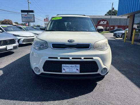 Used 2015 Kia Soul ! w/ Umber Package 1 FWD image 2