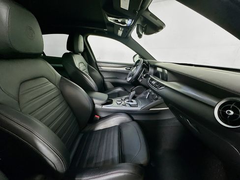 Used 2023 Alfa Romeo Stelvio Veloce image 32