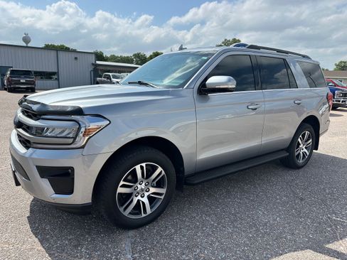 Used 2024 Ford Expedition XLT AWD/4WD image 1