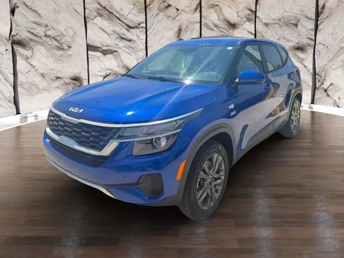 Used 2023 Kia Seltos LX AWD/4WD image 3