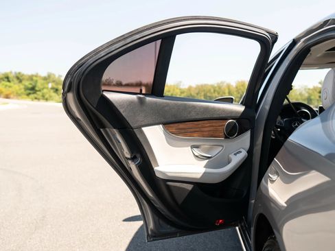 Used 2015 Mercedes-Benz C 300 Sedan image 44