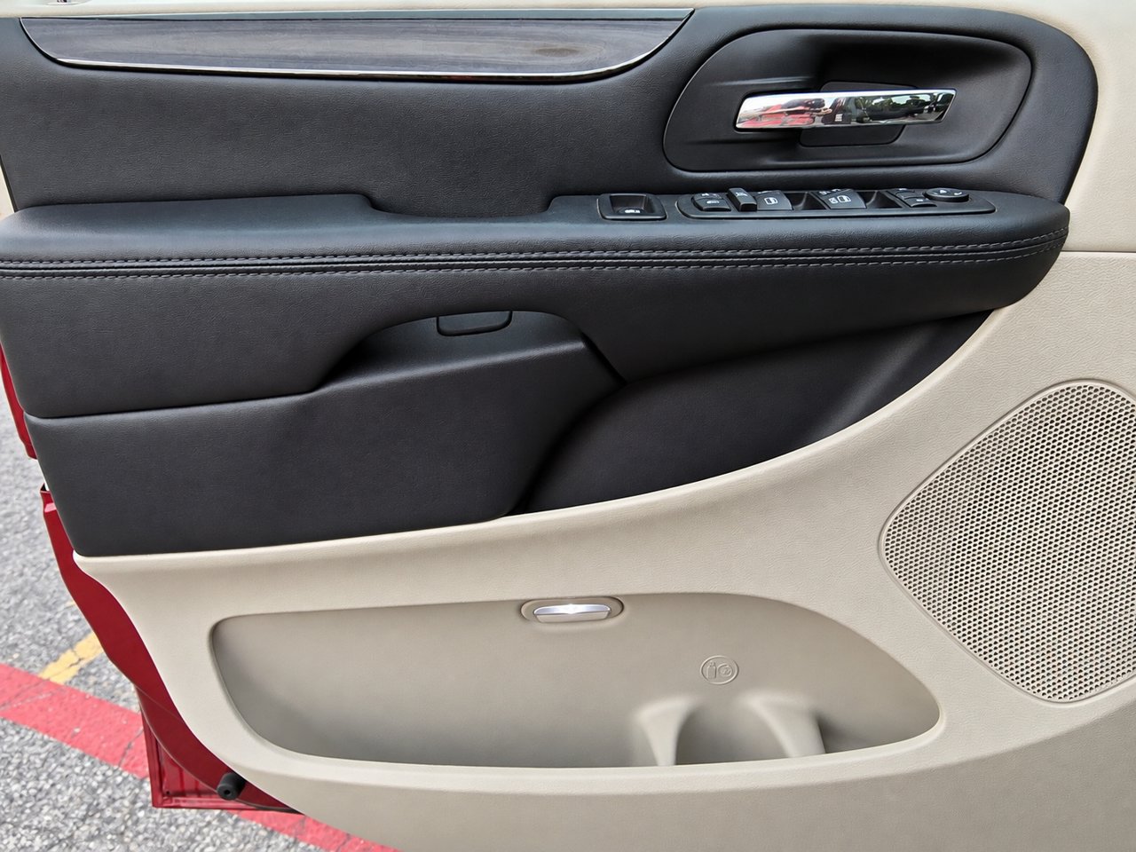 Used 2019 Dodge Grand Caravan SE FWD image 12