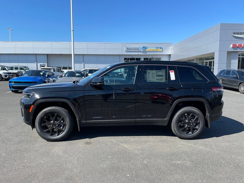 New 2026 Jeep Grand Cherokee Altitude AWD/4WD image 4