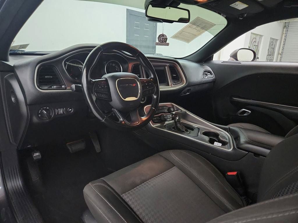 Used 2020 Dodge Challenger SXT RWD image 25