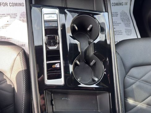 Used 2024 Volkswagen Atlas Cross Sport SE image 26