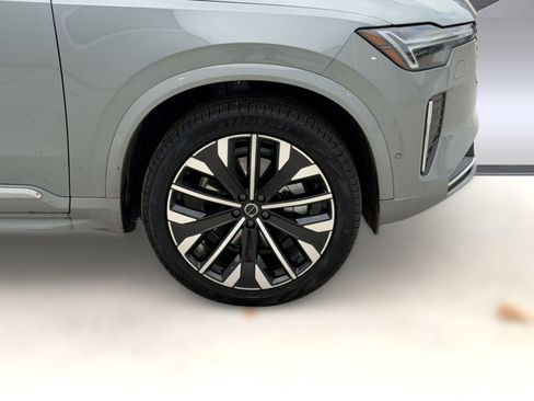 Certified 2026 Volvo XC90 B6 Plus w/ Protection Package Premier AWD/4WD image 12