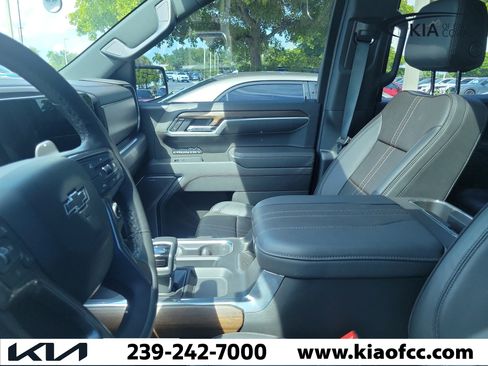 Used 2025 Chevrolet Silverado 1500 High Country w/ Midnight Edition AWD/4WD image 8