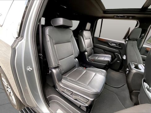 Used 2025 GMC Yukon XL Denali w/ Denali Reserve Package RWD image 20