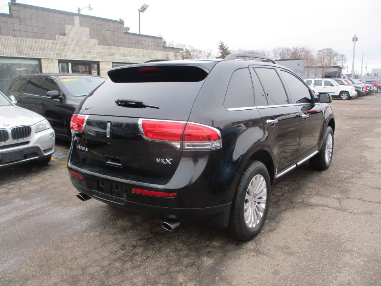 Used 2012 Lincoln MKX FWD image 5